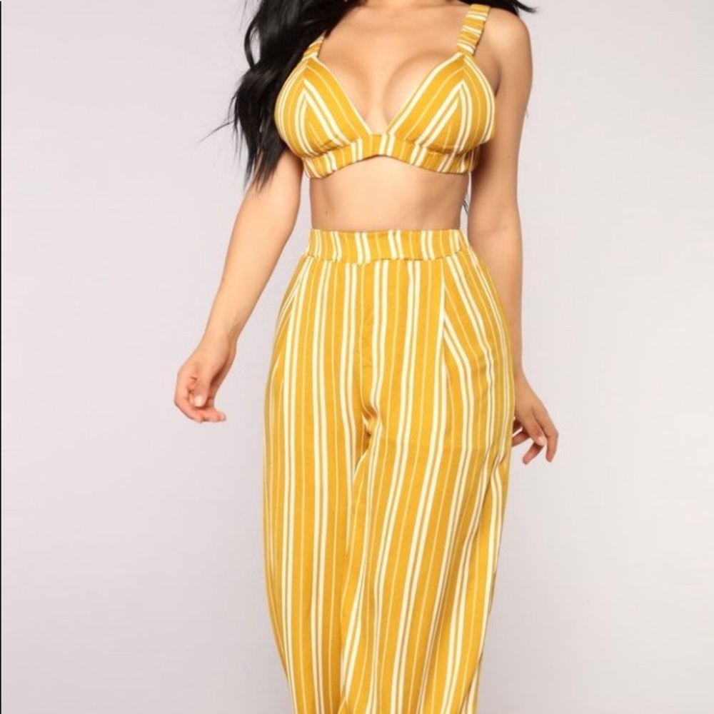 FASHION NOVA TWO PIECE SET